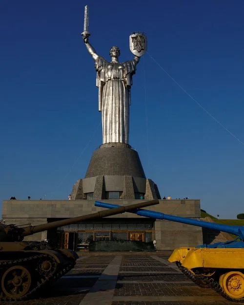 Tượng đài Mẹ Tổ quốc Ukraine (Ukrainian Motherland Monument) - Image 2