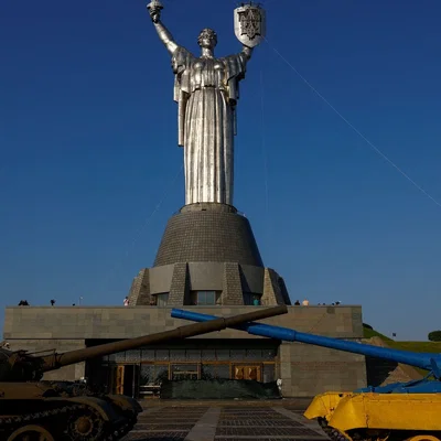 Tượng đài Mẹ Tổ quốc Ukraine (Ukrainian Motherland Monument)