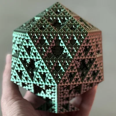 Tác phẩm điêu khắc Fractal Sierpiński Icosahedron - Bậc 4 (Kèm đế - Không cần support!)