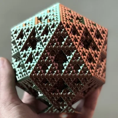 Tác phẩm điêu khắc Fractal Sierpiński Icosahedron - Bậc 4 (Kèm đế - Không cần support!)