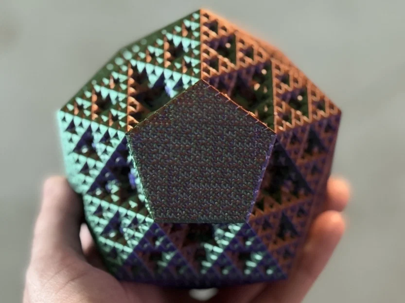 Tác phẩm điêu khắc Fractal Sierpiński Icosahedron - Bậc 4 (Kèm đế - Không cần support!) - Image 4