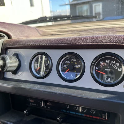 Đế gắn đồng hồ đo (gauge pod) thay thế khe gió trung tâm cho Nissan D21 táp-lô vuông