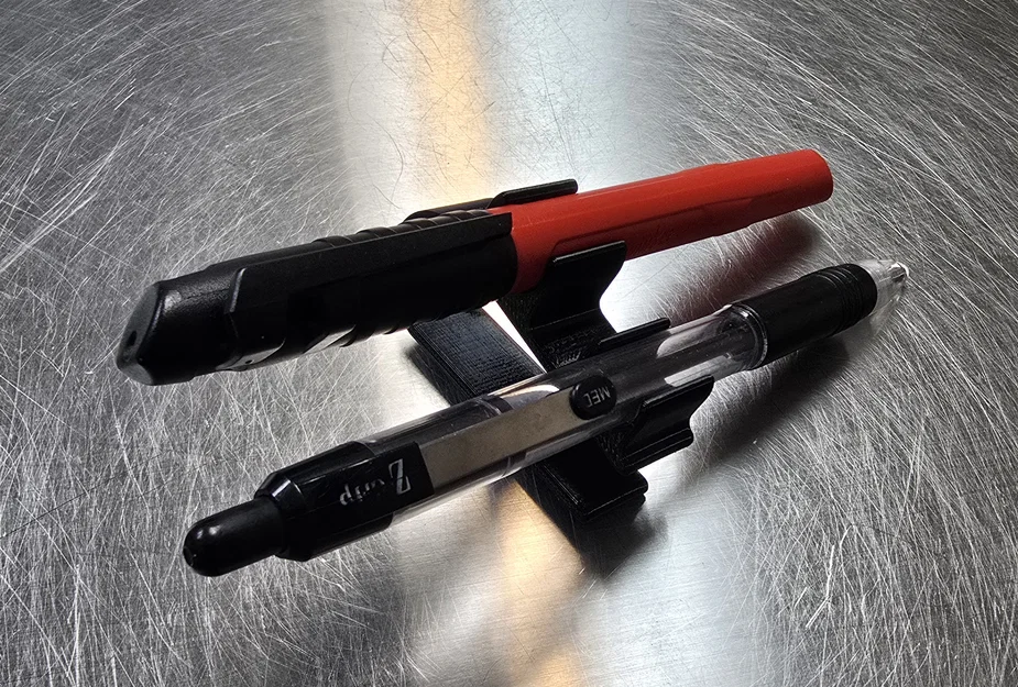 Kẹp cài bút và bút dạ trên tấm chắn nắng ô tô cực tiện lợi - Image 2