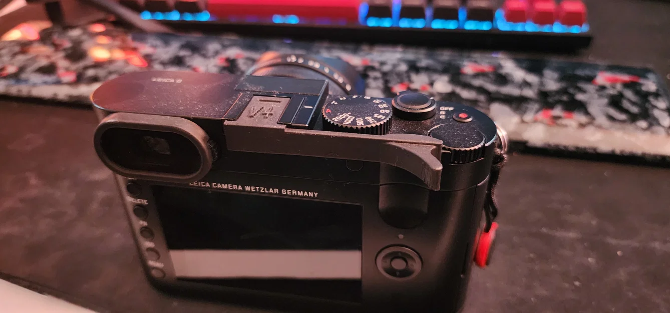 Thumb grip cho máy ảnh Leica Q typ 116: Phụ kiện in 3D hữu ích - Image 1