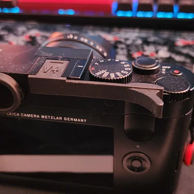 Thumb grip cho máy ảnh Leica Q typ 116: Phụ kiện in 3D hữu ích