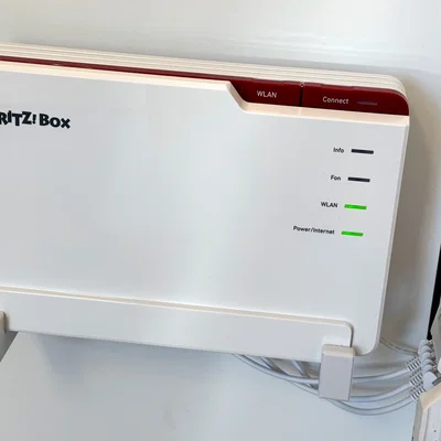Giá treo tường Fritz!Box 5690 Pro – Phiên bản tối ưu/gọn nhẹ