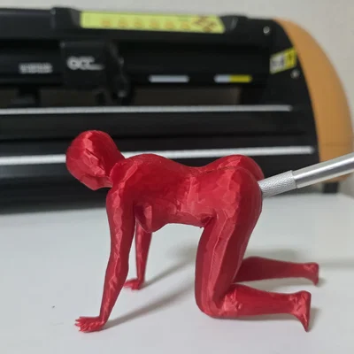 Giá đỡ bút in 3D hình nhân vật độc đáo cho bàn làm việc
