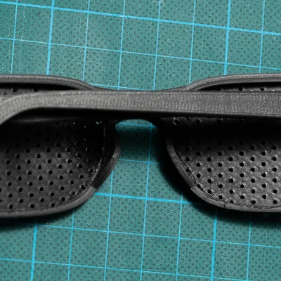 Kính tập mắt - Kính lỗ (pinhole glasses)