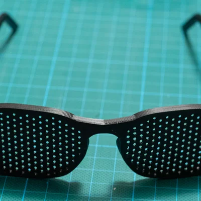 Kính tập mắt - Kính lỗ (pinhole glasses)
