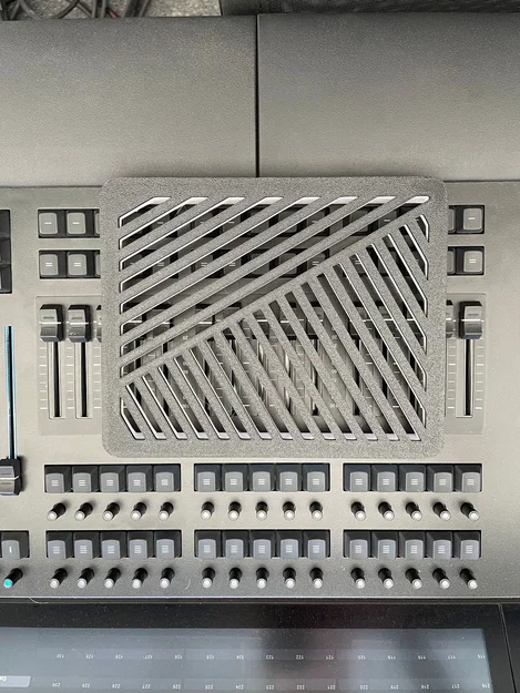 Đế để laptop cho bàn điều khiển grandMA3 - Image 3