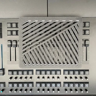 Đế để laptop cho bàn điều khiển grandMA3