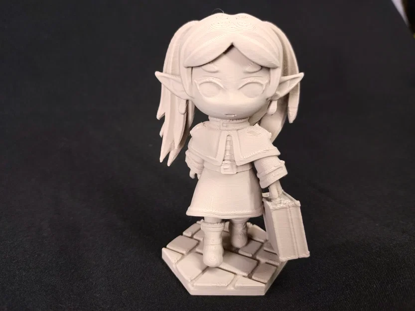 Mô hình Frieren chibi đang dắt hành lý - Image 1