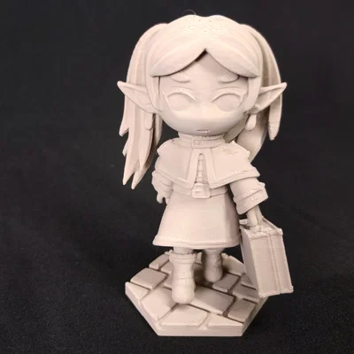 Mô hình Frieren chibi đang dắt hành lý