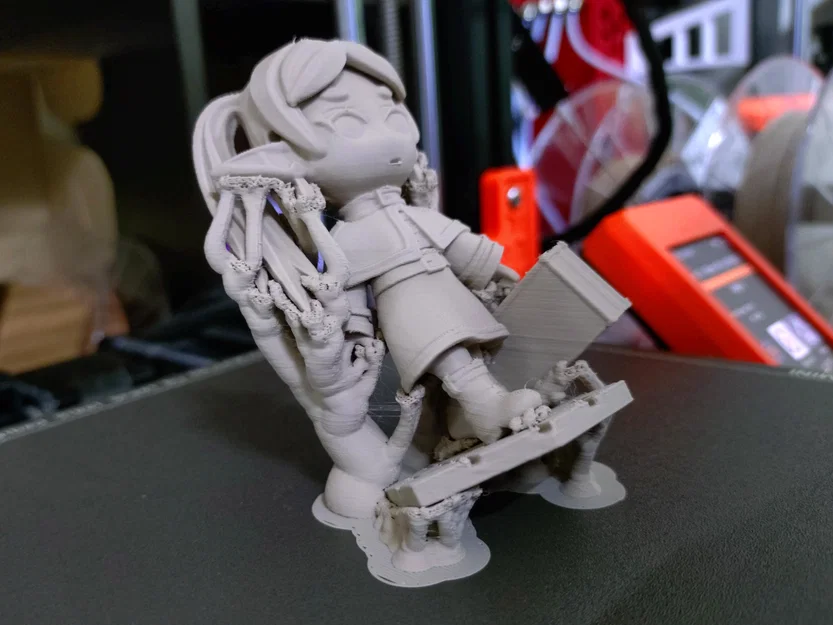 Mô hình Frieren chibi đang dắt hành lý - Image 4