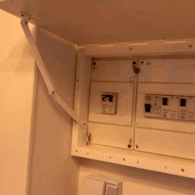Tủ che hộp cầu dao tự động/aptomat hoặc nắp đậy tủ điện thông minh
