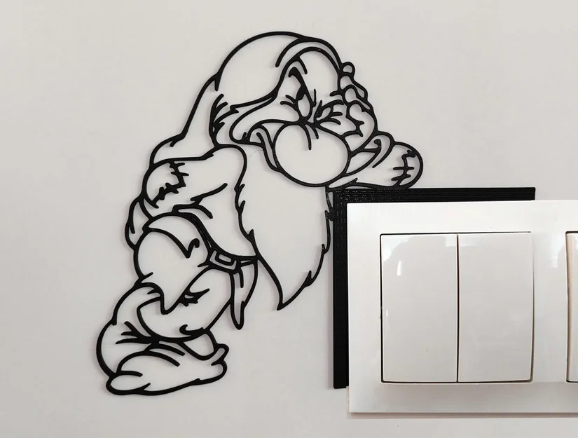 Chú Lùn Cáu Kỉnh (Grumpy Gnome) – Trang Trí Ổ Cắm và Công Tắc Điện - Image 1