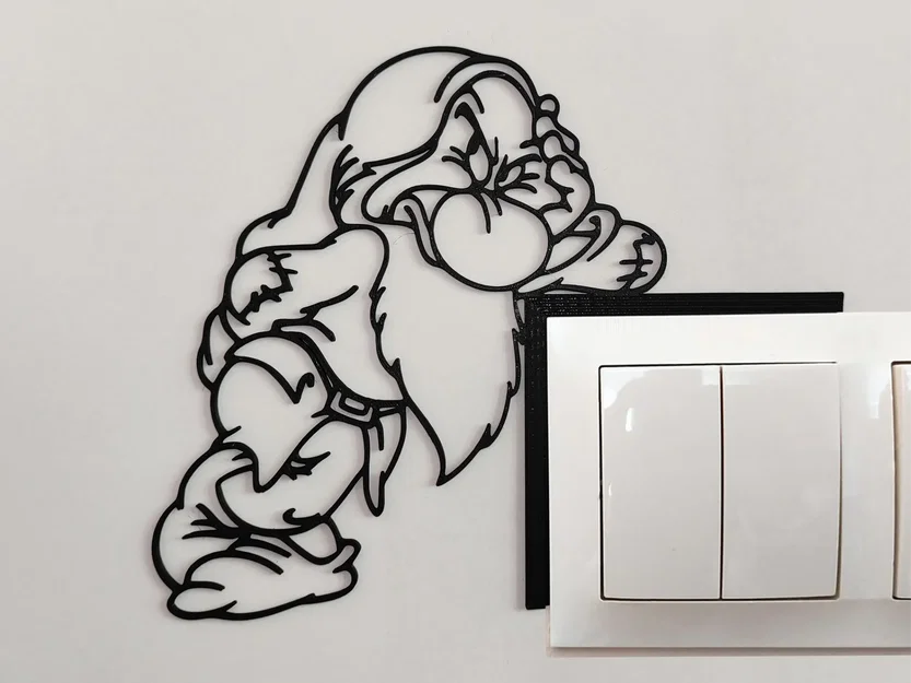 Chú Lùn Cáu Kỉnh (Grumpy Gnome) – Trang Trí Ổ Cắm và Công Tắc Điện - Image 4