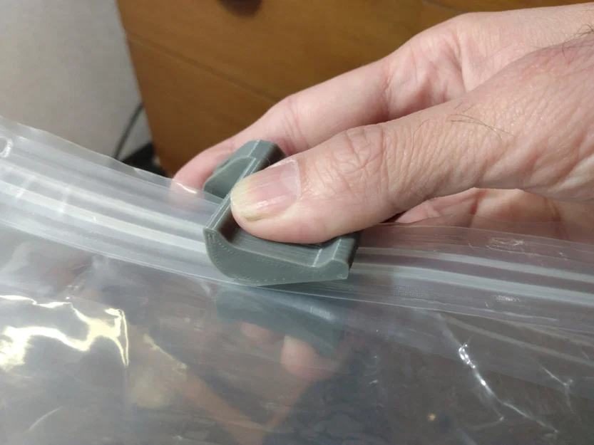 Dụng cụ hỗ trợ đóng túi Ziploc (SCAD) - Image 1