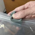Dụng cụ hỗ trợ đóng túi Ziploc (SCAD) - Thumbnail 1
