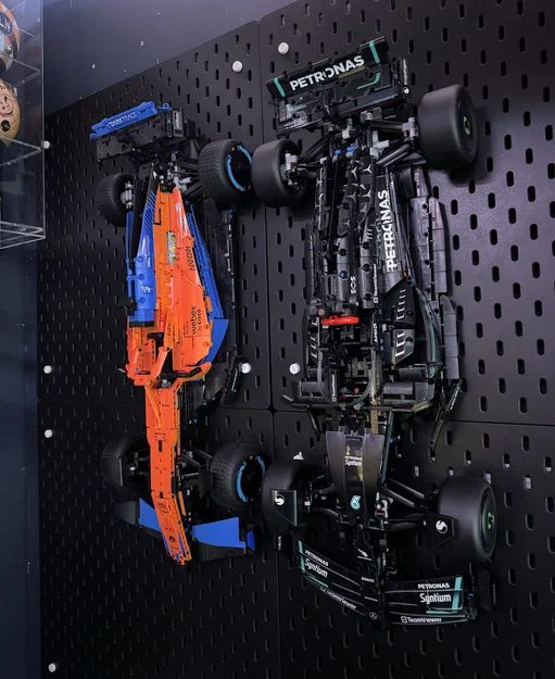 Giá treo tường Skadis cho Lego F1 Mercedes (42171) & McLaren (42141) - Image 1