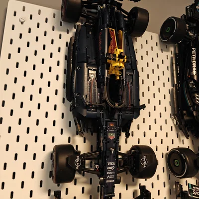 Giá treo tường Skadis cho mô hình xe đua Oracle Red Bull Racing F1