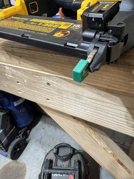 Đầu bọc chống trầy cho súng bắn đinh Brad Nailer Dewalt DCN680 - Image 2