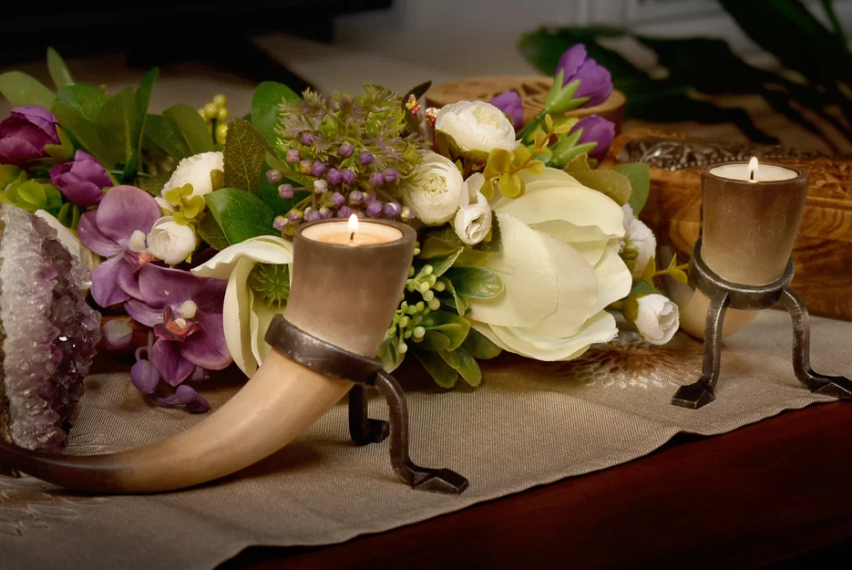 Đế nến trang trí hình sừng Skyrim - Image 4