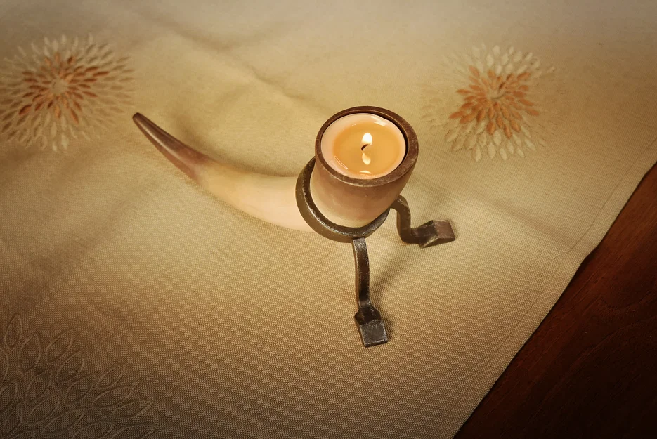 Đế nến trang trí hình sừng Skyrim - Image 12