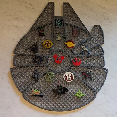 Bảng ghim Disney (Tàu Millennium Falcon)