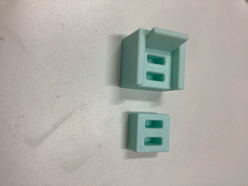 Khay Đựng USB Hình Ghế Sofa Mini Độc Đáo Cho Bàn Làm Việc - Image 1