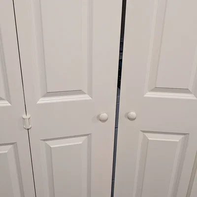 Tay nắm cho cửa xếp