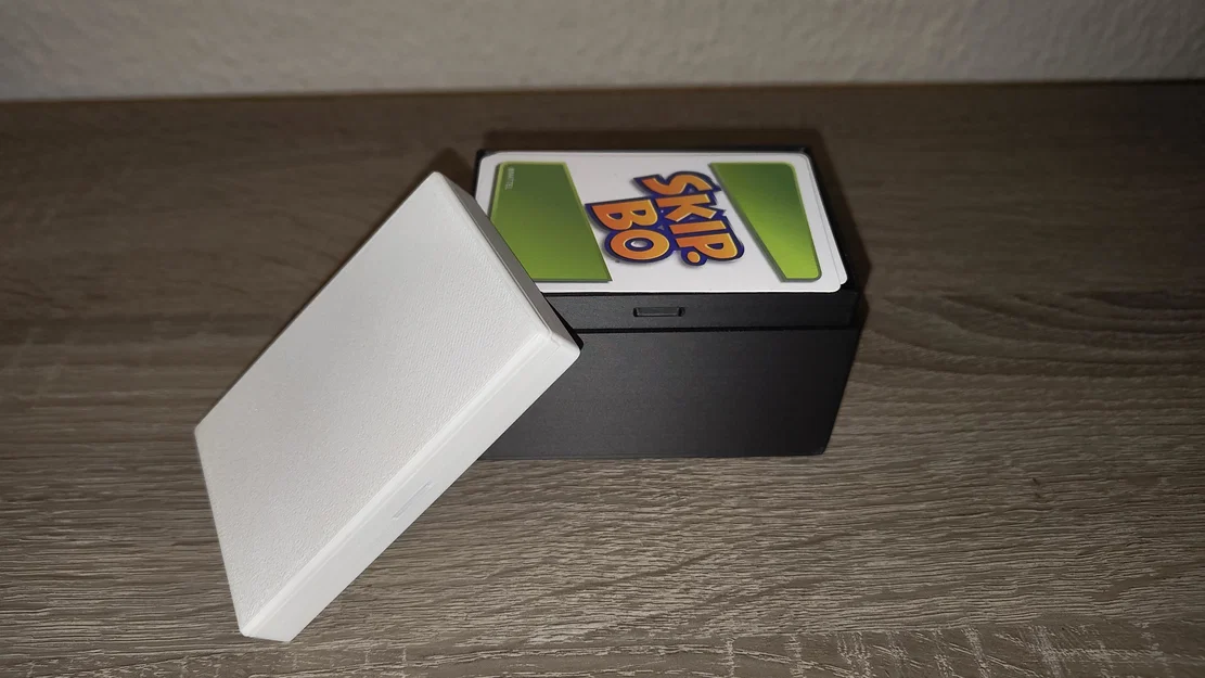 Hộp đựng bài UNO & Skip-Bo - Image 1