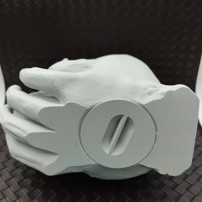 Skull in Hand - Ống heo/Heo đất hình đầu lâu trên bàn tay
