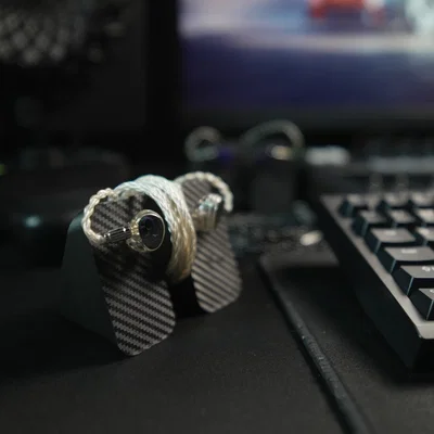 Giá đỡ tai nghe IEM Stand 3D - Giải pháp giữ góc làm việc gọn gàng