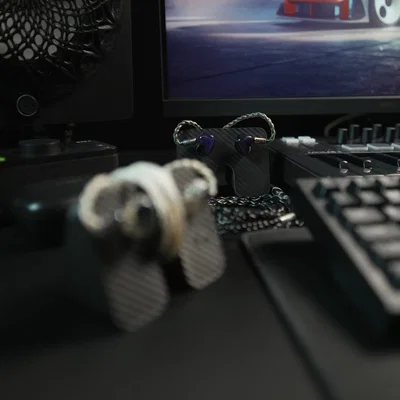 Giá đỡ tai nghe IEM Stand 3D - Giải pháp giữ góc làm việc gọn gàng