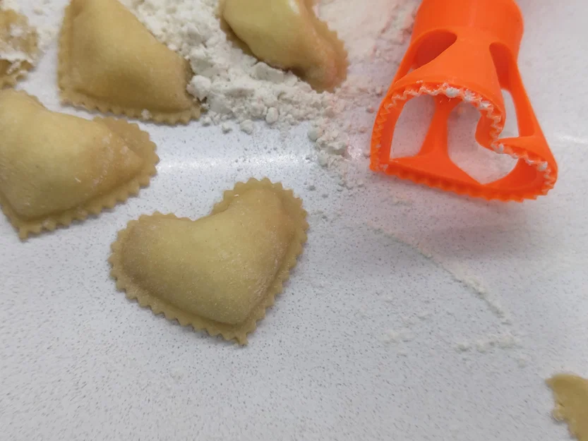 Khuôn cắt mì Ravioli hình trái tim dạng module cho ngày Valentine - Image 1