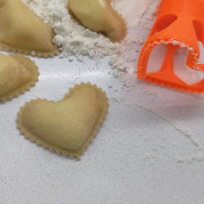 Khuôn cắt mì Ravioli hình trái tim dạng module cho ngày Valentine