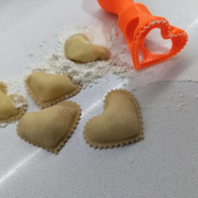Khuôn cắt mì Ravioli hình trái tim dạng module cho ngày Valentine