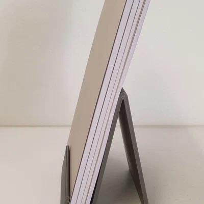 Giá đỡ tờ rơi khổ A5