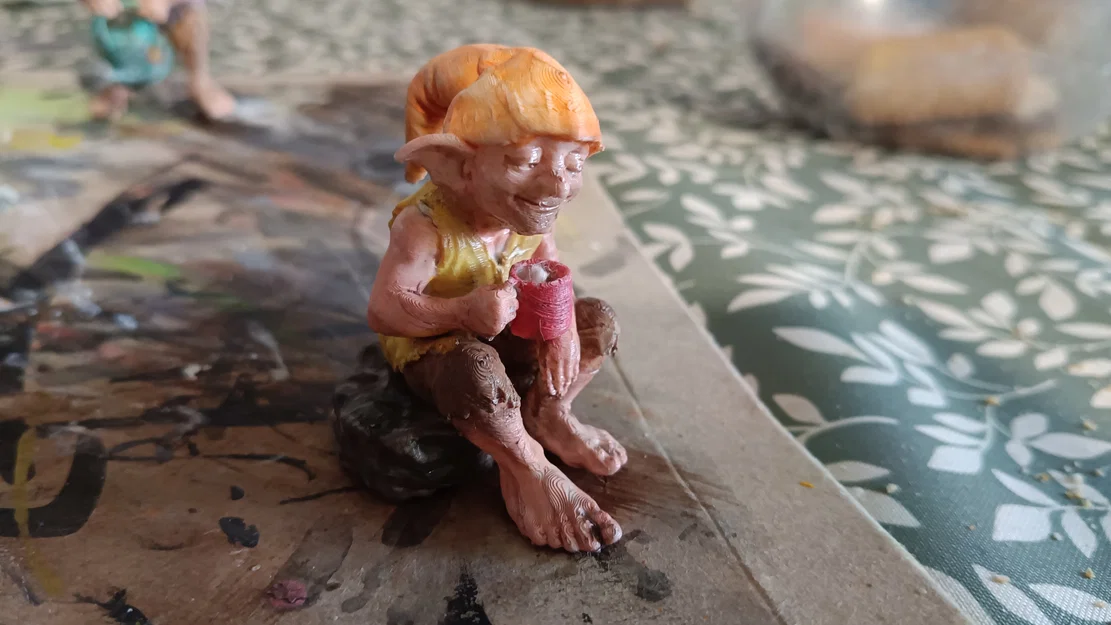 Mô hình Goblin đang thưởng thức tách cà phê - Image 3