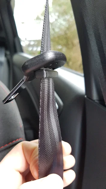 Kẹp giữ chốt dây an toàn (Seatbelt Plug raise Clip) - Image 1