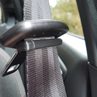 Kẹp giữ chốt dây an toàn (Seatbelt Plug raise Clip)