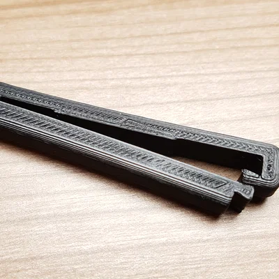 Kẹp giữ chốt dây an toàn (Seatbelt Plug raise Clip)