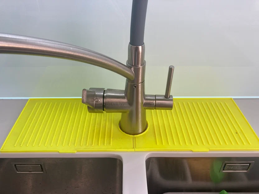 Tấm lót chống văng nước bồn rửa chén (Kitchen Sink Splash Pad) - Image 1