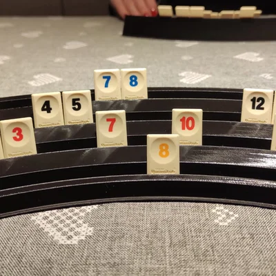 Giá đỡ quân bài Rummikub Travel xếp chồng
