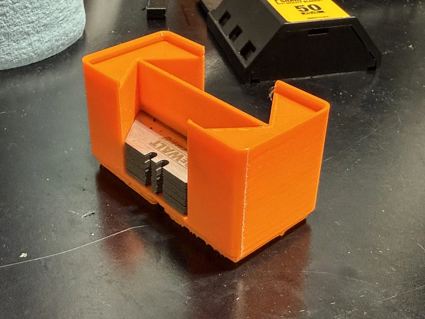 Khay đựng lưỡi dao đa năng DeWalt (Gridfinity) - Image 2