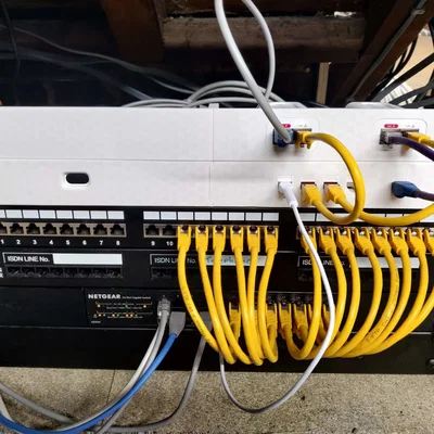 Khung gắn UniFi PoE Injector lên tủ Rack