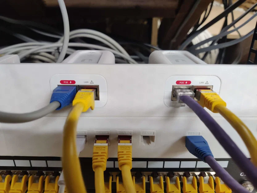 Khung gắn UniFi PoE Injector lên tủ Rack - Image 2