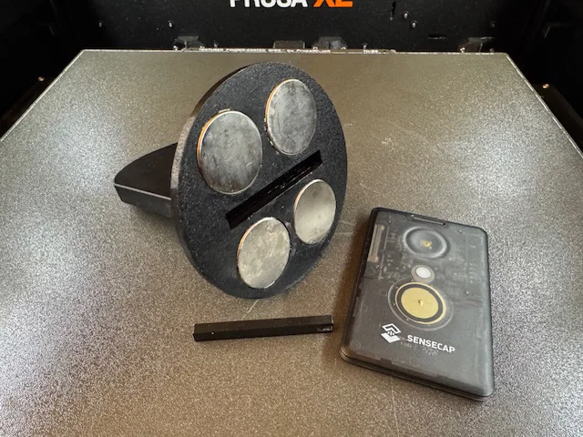 Đế hít nam châm trên nóc xe cho Seeed Studio Meshtastic SenseCAP Card Tracker T1000-E - Image 2