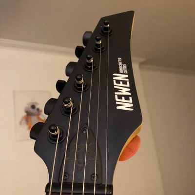 Bộ đế giữ phím và phím gảy dành cho đàn guitar!